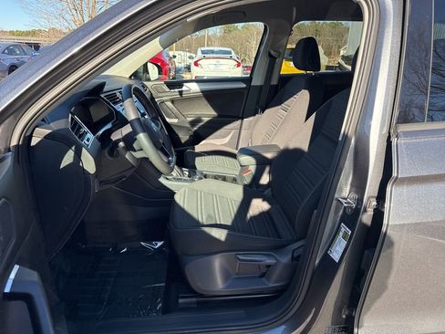 Used 2022 Volkswagen Tiguan S image 17