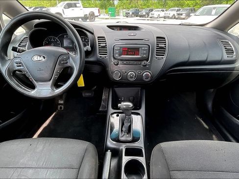 Used 2017 Kia Forte LX FWD image 5