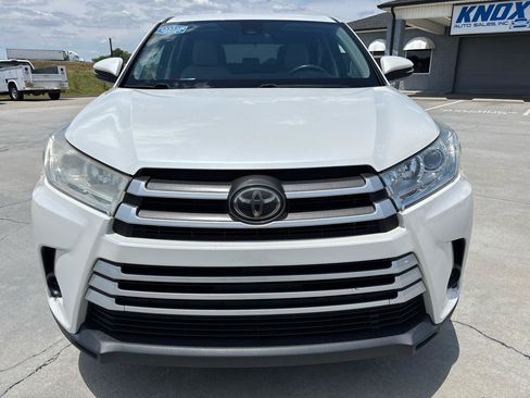 Used 2018 Toyota Highlander LE AWD/4WD image 9