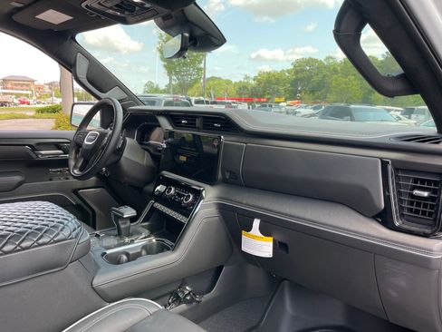 Used 2025 GMC Sierra 1500 AT4X image 27