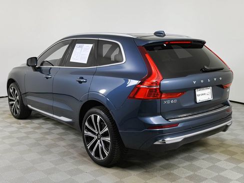 Used 2023 Volvo XC60 B5 Ultimate w/ Climate Package FWD image 4