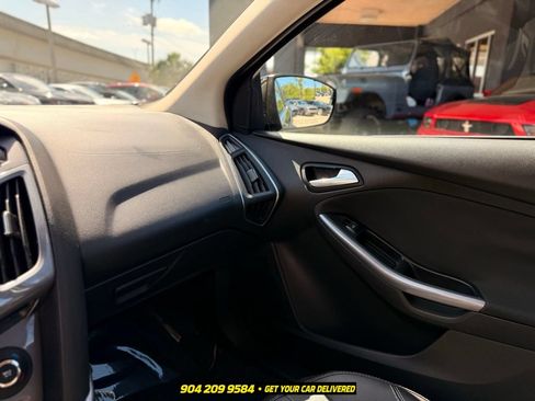 Used 2014 Ford Focus Titanium FWD image 19