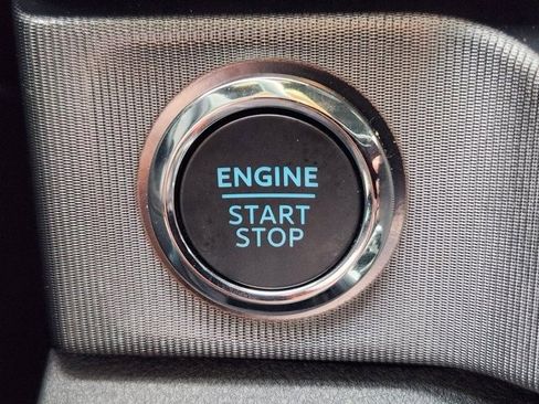 Used 2025 Ford F250 Platinum w/ FX4 Off-Road Package image 19