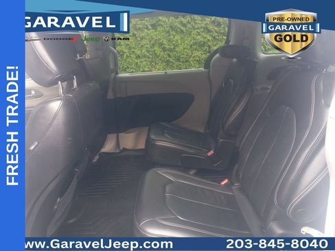 Used 2022 Chrysler Pacifica Touring-L FWD image 15
