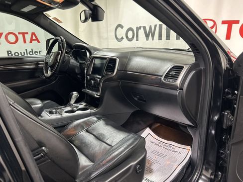 Used 2018 Jeep Grand Cherokee Overland AWD/4WD image 10