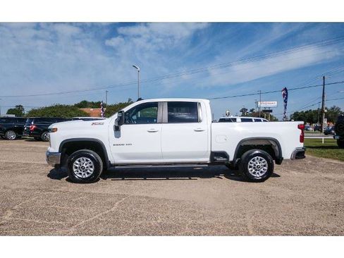 Used 2025 Chevrolet Silverado 2500 LT w/ Convenience Package AWD/4WD image 2