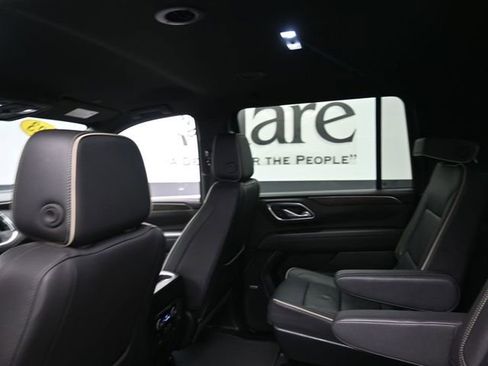 Used 2023 Chevrolet Suburban Premier image 23