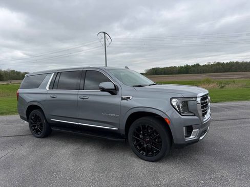 Used 2022 GMC Yukon XL SLT w/ SLT Premium Package AWD/4WD image 4