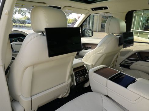 Used 2023 Land Rover Range Rover Autobiography image 35