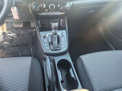 Used 2022 Hyundai Kona SE image 27