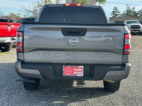 Used 2024 Nissan Frontier SV image 8