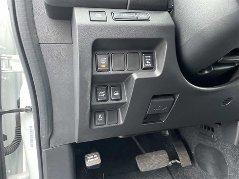 Used 2024 Nissan Frontier SV w/ SV Convenience Package image 26