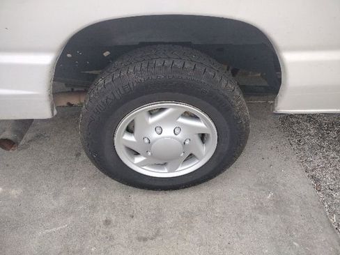 Used 2013 Ford E-250 and Econoline 250 Extended RWD image 12