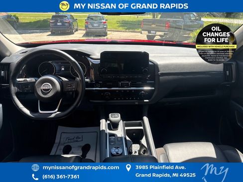 Used 2025 Nissan Pathfinder SL AWD/4WD image 13