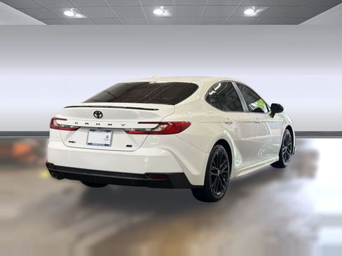 Used 2025 Toyota Camry SE FWD image 9