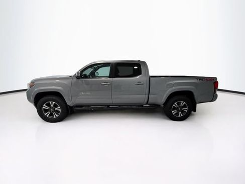 Used 2018 Toyota Tacoma TRD Sport AWD/4WD image 4
