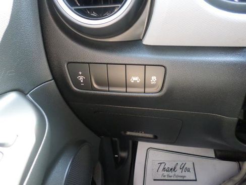 Used 2020 Hyundai Kona SE w/ Cargo Package image 23