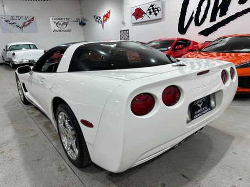 Used 2002 Chevrolet Corvette Coupe w/ Preferred Equipment Group2 RWD image 3