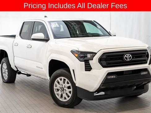 Certified 2024 Toyota Tacoma SR5 AWD/4WD image 1