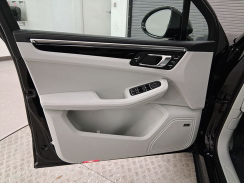 New 2026 Porsche Macan image 24
