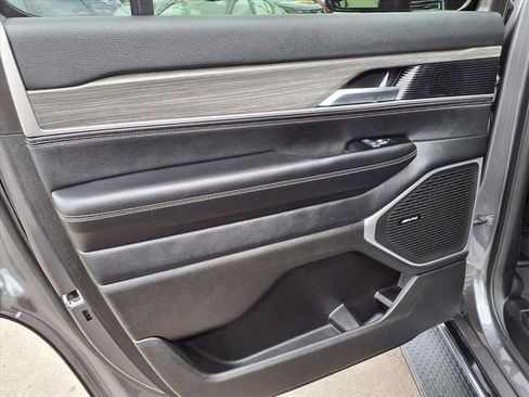 Used 2024 Jeep Wagoneer Series III image 9