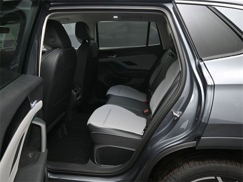 New 2026 Volkswagen Tiguan SE image 11