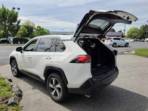 Used 2021 Toyota RAV4 SE w/ Weather & Moonroof Package AWD/4WD image 20