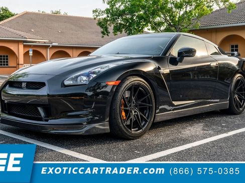 Used 2010 Nissan GT-R Premium AWD/4WD image 1