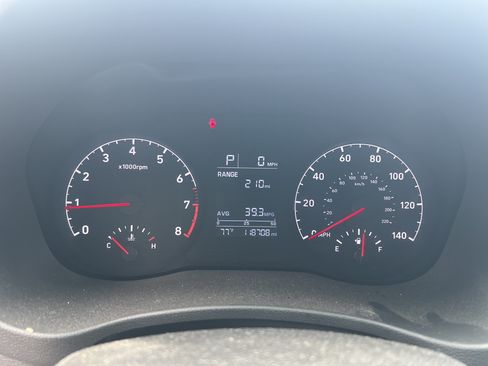 Used 2021 Hyundai Accent SE FWD image 2