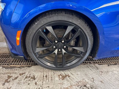 Used 2018 Chevrolet Camaro LT RWD image 11