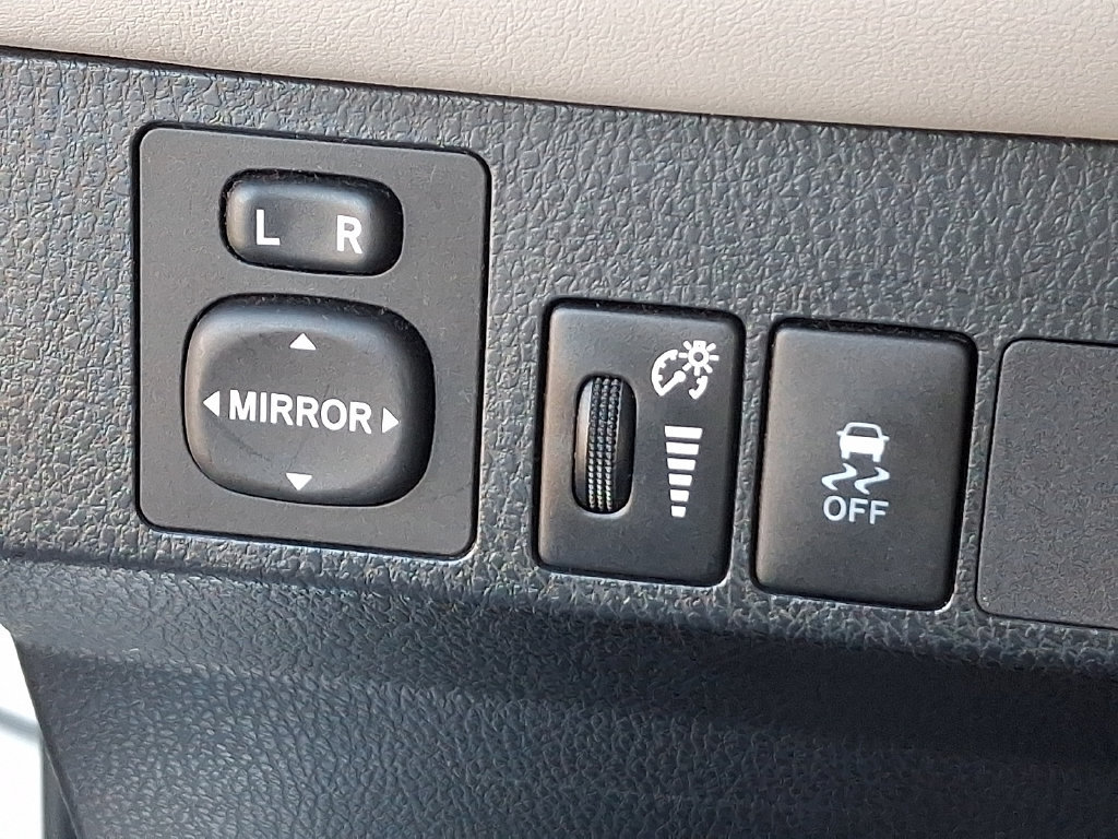 Used 2013 Toyota RAV4 XLE AWD/4WD image 27