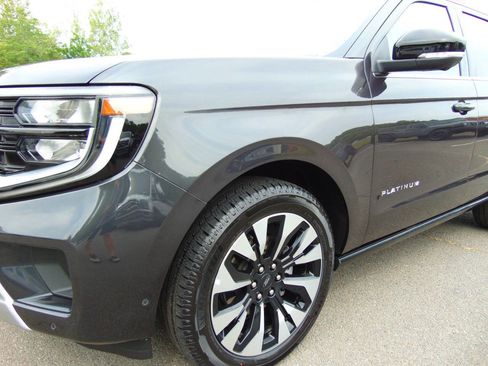 Used 2025 Ford Expedition Platinum w/ Driver's Package AWD/4WD image 33