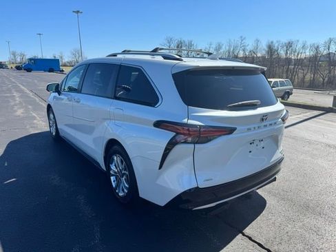Certified 2023 Toyota Sienna Platinum image 5