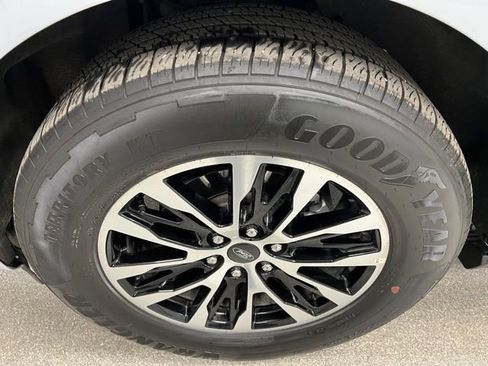 Used 2025 Ford Expedition Platinum image 16