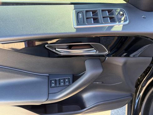 Used 2019 Jaguar F-PACE Premium image 12