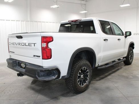 Used 2024 Chevrolet Silverado 1500 ZR2 w/ Technology Package image 9