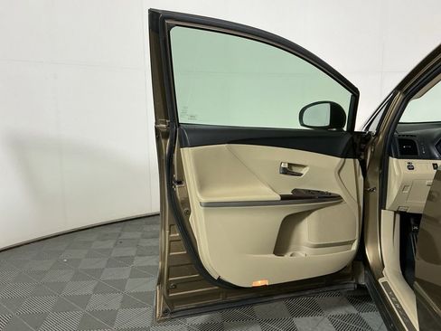 Used 2009 Toyota Venza FWD image 16