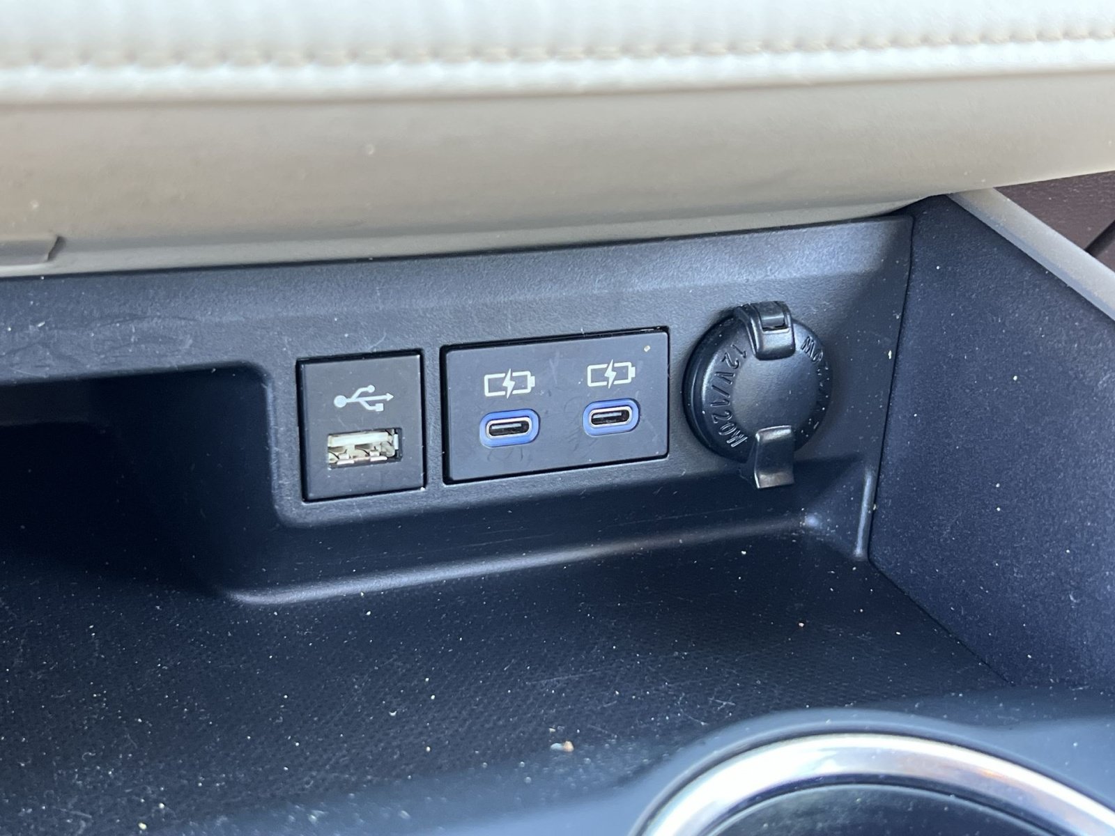 Used 2022 Toyota Highlander XLE AWD/4WD image 32