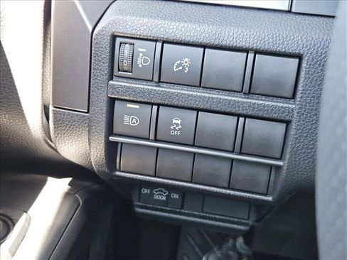 Certified 2025 Toyota Tacoma SR5 AWD/4WD image 16