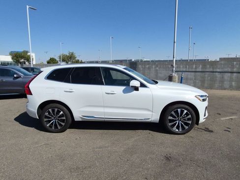 Used 2023 Volvo XC60 B5 Plus AWD/4WD image 4