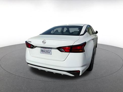 Used 2025 Nissan Altima 2.5 SV image 15