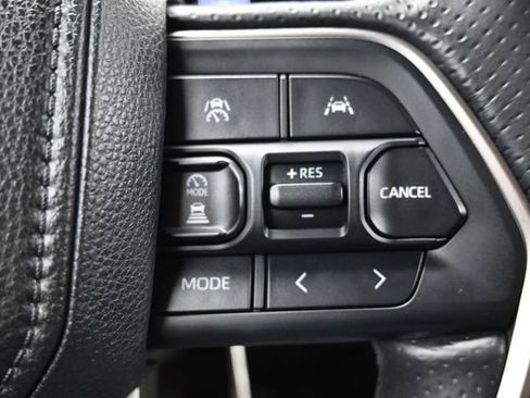 Used 2025 Toyota 4Runner SR5 AWD/4WD image 19