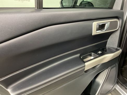 Used 2022 Ford Explorer XLT w/ Equipment Group 202A image 20