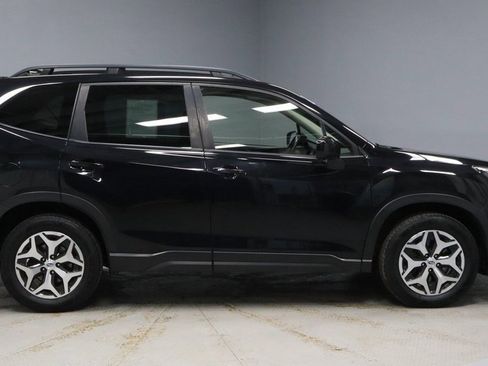 Used 2022 Subaru Forester Premium image 12
