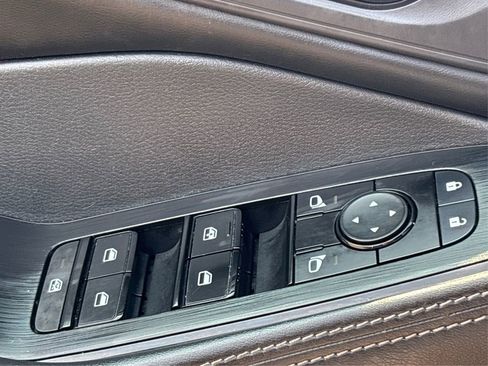 Used 2022 Nissan Rogue SV w/ SV Premium Package image 18