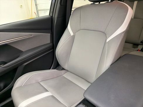 Used 2025 Toyota Camry SE w/ Convenience Package FWD image 16