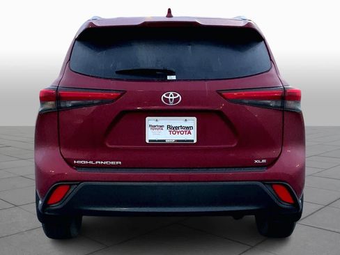 Used 2023 Toyota Highlander XLE image 4