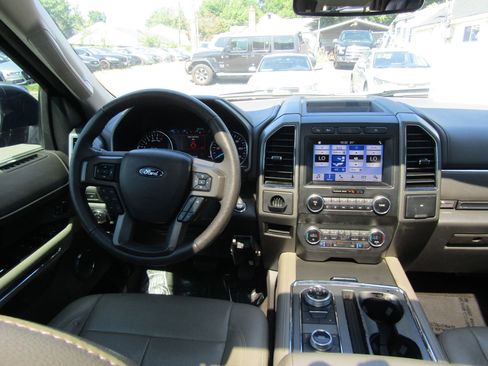 Used 2019 Ford Expedition Max XLT w/ Equipment Group 202A AWD/4WD image 23