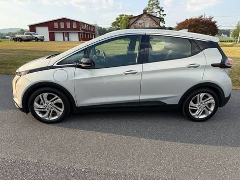 Used 2023 Chevrolet Bolt LT w/ Driver Confidence Package FWD image 2