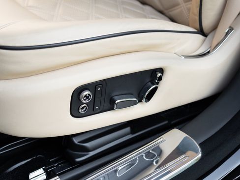 Used 2014 Bentley Mulsanne RWD image 38